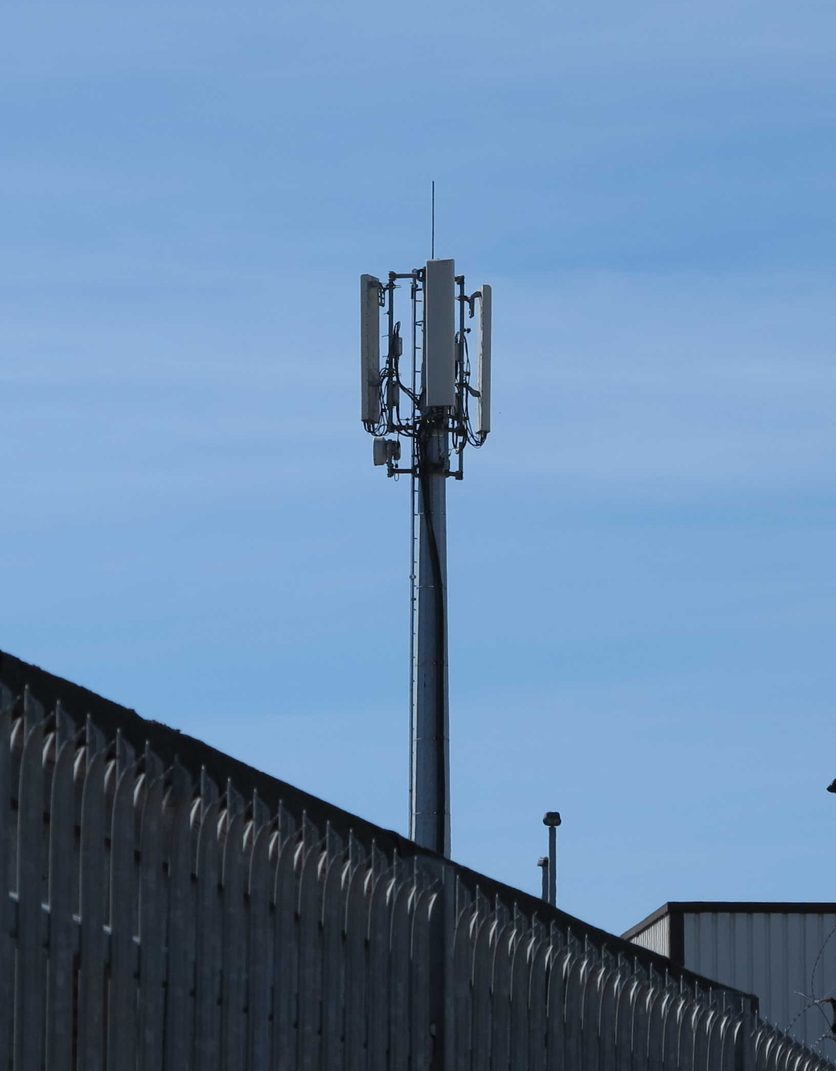 EE and 3 4G mast on Headon Road, East City Centre, Hull.